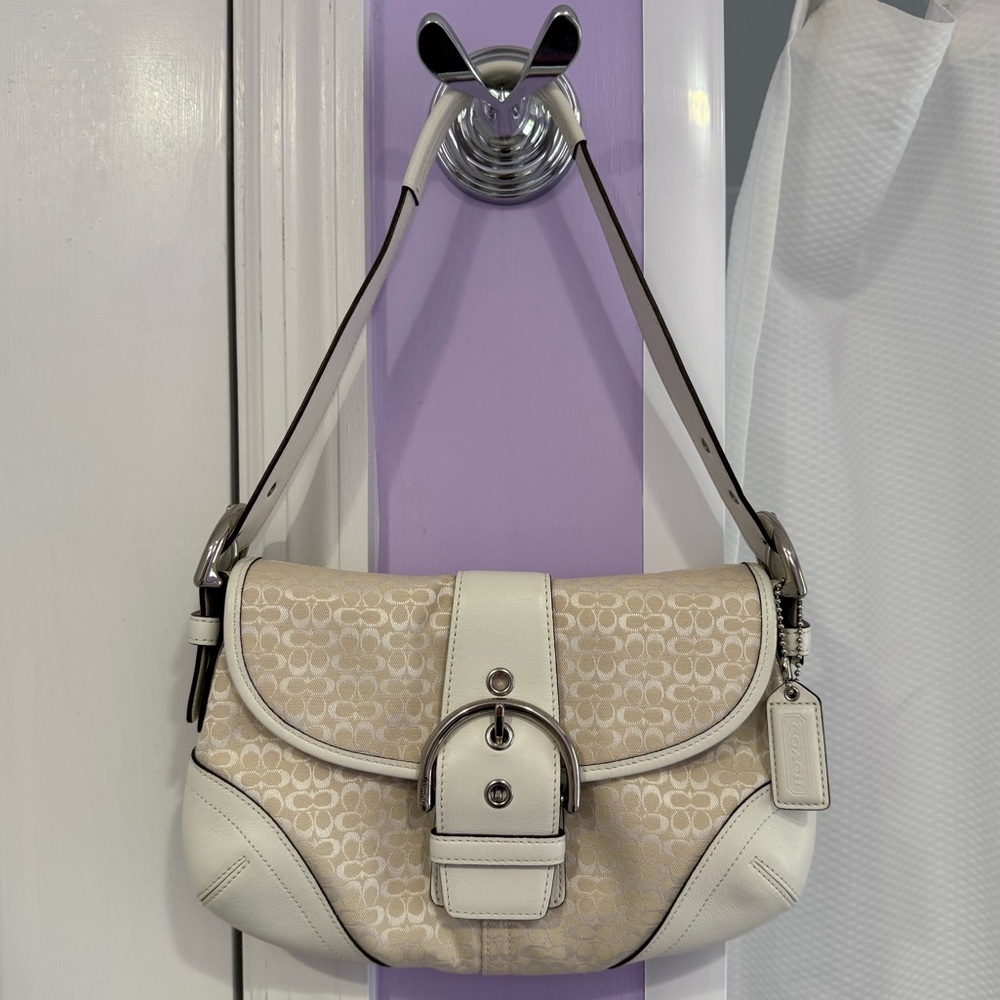 Like New Vintage Coach Soho Signature Hobo White and Cream Shoulder Bag